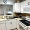 Stylish-N-Private 1BR Retreat 2 Miles to LegoLand - وينتر هافن