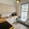 Nancies Place - - A BEAUTIFUL GEORGIAN DUPLEX APARTMENT - - Centre of Old Dartmouth Town - - ONSITE PRIVATE PARKING