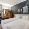 Ascona Lodge, Pool & Garden Retreat