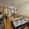 Enjoy Studios and Lovely Apartment Villa Park