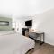 Quality Inn & Suites Port Lavaca near Lighthouse Beach - Port Lavaca