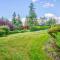 Private park in a cozy home next to I-90 huge yard - Mercer Island