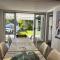 The Queenslander! Complete Entertainer - Huge - Stylish - Games - Full Level Pool Room - Smokehouse - Secure Parking - Yard #NEW!