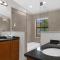Super Lux 4BR Townhouse - 1 Mile from Disney World- Resort Pool & Jacuzzi , Gym, with Enchanted Garden - أورلاندو
