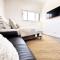 Coastlight - Modern Beachside Studio in Woonona