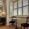 Stunning Flat Burnside Location