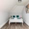 Dove Court Travel Lodge 7 - Top Floor Double Bedroom - 布里斯托