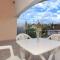 Ferienapartment Mit Balkon Für Fünf Personen