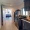 New Riverfront Luxury with acreage and great views - Тилламук