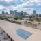 Vibrant Riverfront 2BD with a Pool - ناشفيل