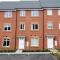 Stylish Spacious 4 Bed Townhouse near station with Parking & High Speed WiFi - Rugby