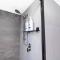 2BR Modern Surfers Paradise Apt