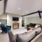4 Bed Apartment- With Cosy Pub - Food/Drink 10%off
