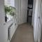 Modern Double Room with En-Suite, Parking & Fast WiFi - Close to Beach