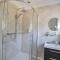 Peaceful first floor apartment close to town centre - Horsham