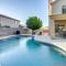 Chandler Retreat with Heated Pool and Fire Pit - 钱德勒