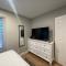 Aksarben Modern 1Bed ground level with parking - أوماها