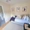 Stylish Spacious 4 Bed Townhouse near station with Parking & High Speed WiFi - Rugby