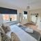 Stylish Spacious 4 Bed Townhouse near station with Parking & High Speed WiFi - Rugby