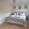 Stylish Spacious 4 Bed Townhouse near station with Parking & High Speed WiFi - Rugby
