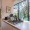 Tree Hut Hideaway, Oneroa, Waiheke - Oneroa