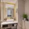 Livin Holidays - Luxury studio with Bay view