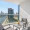 Livin Holidays - Luxury studio with Bay view