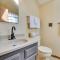 Galena Townhome with Deck and Community Perks!