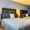 8 Large Apartments with 12 Bedrooms and Parking and WIFI - بيتسبرغ