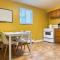 8 Large Apartments with 12 Bedrooms and Parking and WIFI - بيتسبرغ