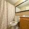 8 Large Apartments with 12 Bedrooms and Parking and WIFI - بيتسبرغ