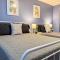 4 Large Apartments with 8 Bedrooms and Parking plus WIFI - 匹兹堡