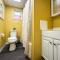 2 Stylish Apartments with 8 Beds and Parking plus WIFI - بيتسبرغ