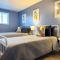 4 Large Apartments with 8 Bedrooms and Parking plus WIFI - 匹兹堡