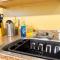 4 Large Apartments with 8 Bedrooms and Parking plus WIFI - 匹兹堡