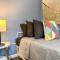 2 Stylish Apartments with 8 Beds and Parking plus WIFI - بيتسبرغ