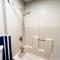 Sleeps 21 8 BR with 16 Beds and Large Driveway plus WIFI - انديانابوليس