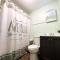 Sleeps 21 8 BR with 16 Beds and Large Driveway plus WIFI - انديانابوليس