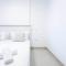 Luxurious 1BR Apt with Balcony in Production City - Dubaj