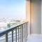 Luxurious 1BR Apt with Balcony in Production City - Dubaj