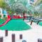 Luxurious 1BR Apt with Balcony in Production City - Dubaj