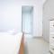 Luxurious 1BR Apt with Balcony in Production City - Dubaj