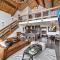 Slice of Heaven just steps from Lake Estes! Indoor Outdoor Fireplace and Jacuzzi