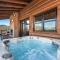 Relax in Luxury - Two Large Patios, Jacuzzi, Indoor Outdoor Fireplace