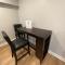 Aksarben Modern 1Bed ground level with parking - أوماها