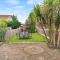 HILLTOP PLACE SUITES 5 beds for CONTRACTORS and FAMILIES near MEADOWHALL with FREE PRIVATE PARKING
