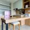 Spacious and Elegant Studio Apartment Mustika Golf Residence By Travelio - 芝卡朗