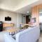 Spacious and Elegant Studio Apartment Mustika Golf Residence By Travelio - 芝卡朗
