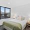 Sleek & Stylish Family Retreat in Shorewell Park