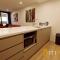 Ruby Red, 1Bd 1Bth Apt - Woden CBD - Phillip